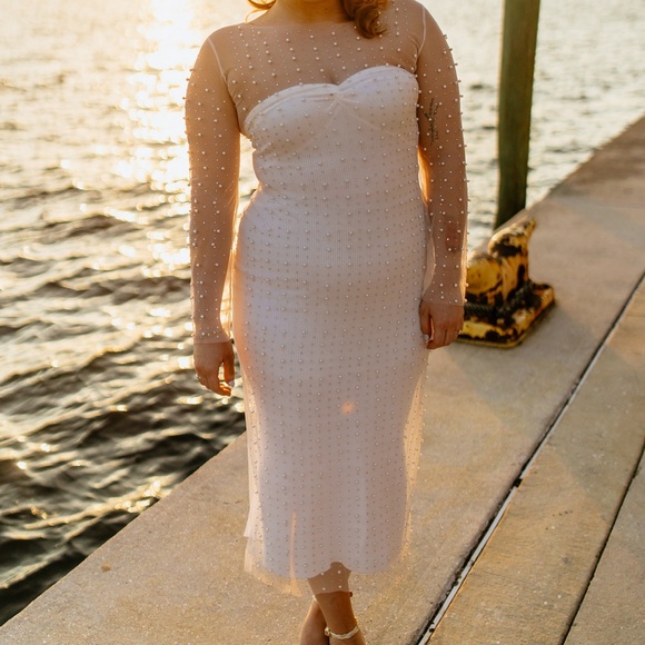 White Pearl Outfit - Picture 2 of 6